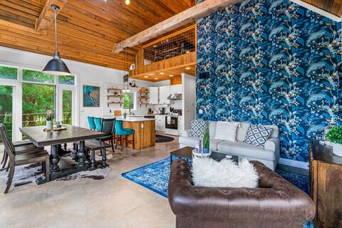 Birdhouse - TX Hill Country - Heated Cowboy Pool
