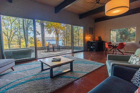 Spacious lakeside mid-century modern home