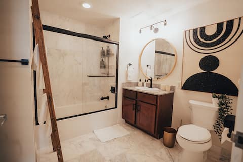 Walkable Wonder Heart of New Brunswick & NYC train