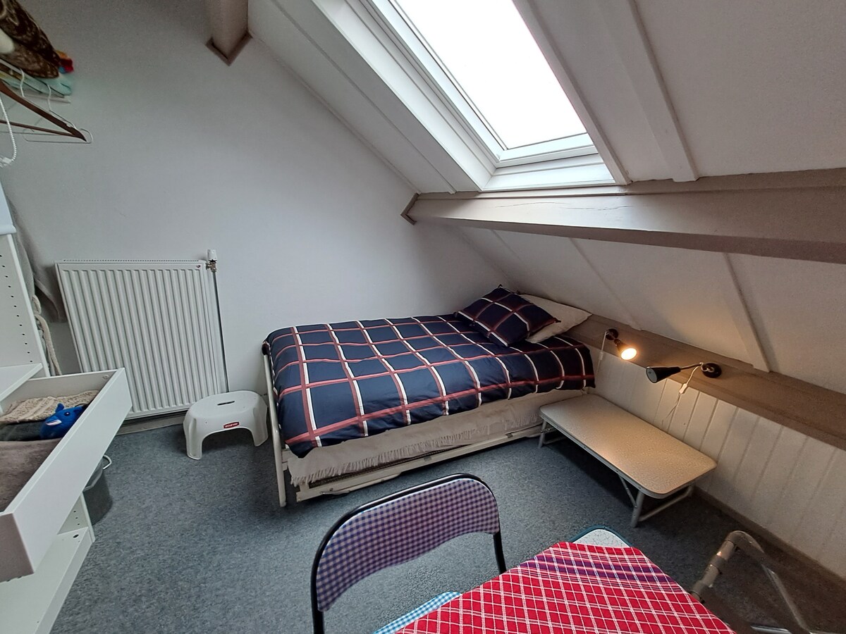 Соба 2, соба со единечен кревет (а исто така можен и 2 пати единечен кревет)