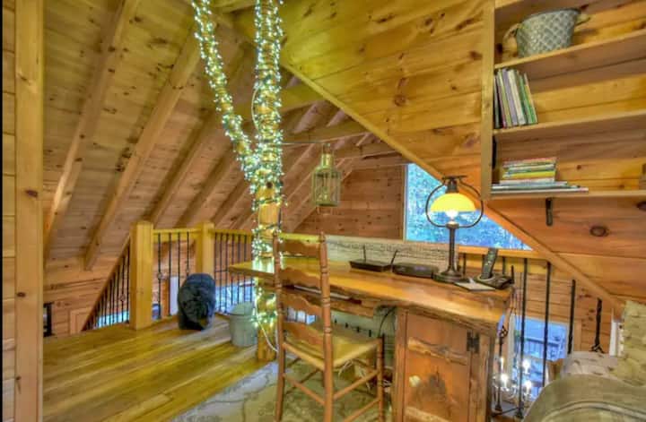 Loft s radnim stolom