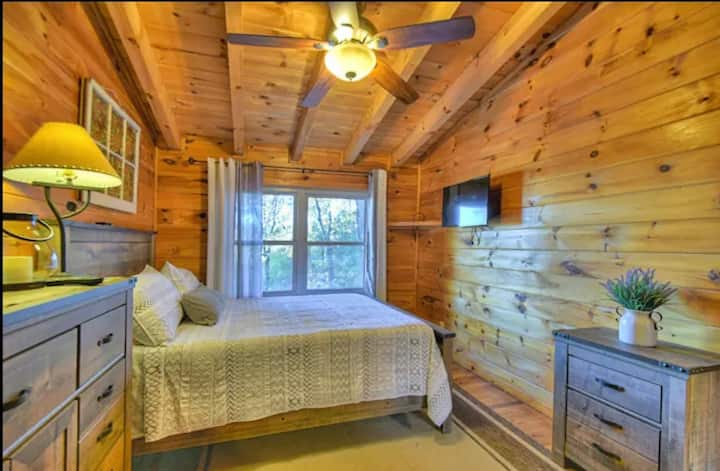 Privatna spavaća soba u potkrovlju s bračnim krevetom 