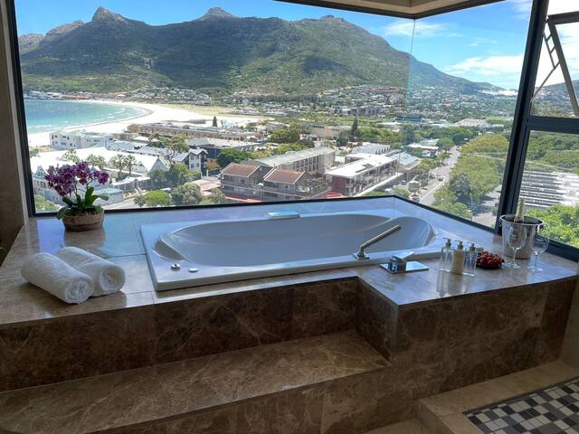 Penthouse with spectacular view – Hout Bay gallery image 3