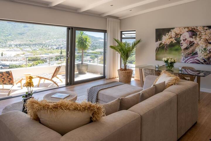 Penthouse with spectacular view – Hout Bay gallery image 5