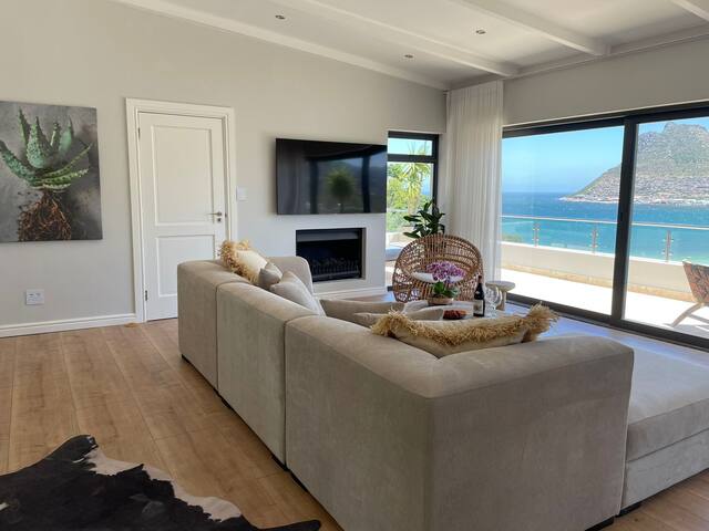 Penthouse with spectacular view – Hout Bay gallery image 2
