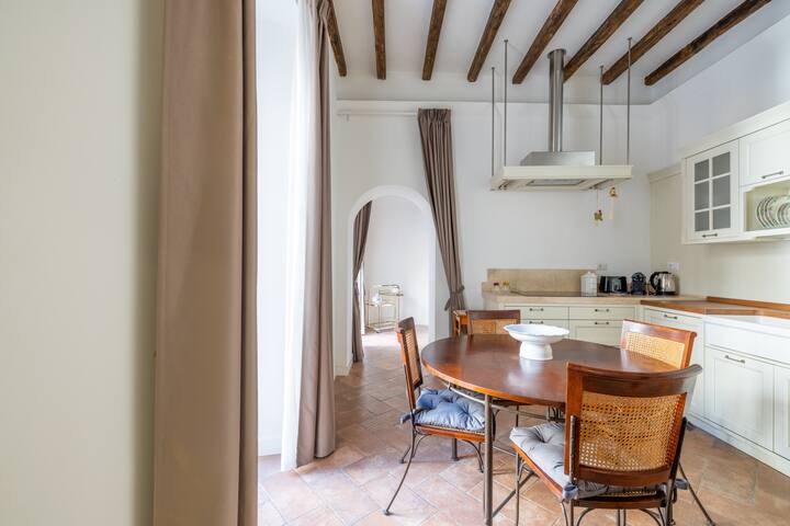 Pantheon house amazing location by Varental gallery image 5