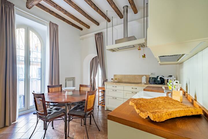 Pantheon house amazing location by Varental gallery image 3