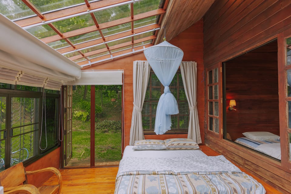 A teak cabin above a Chiang Mai valley, Mae Rim, Chiang Mai, Thailand, photo 8 of 10