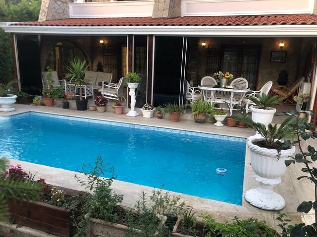 Isıtmalı Havuz ve Şelaleli Müstakil Villa gallery image 3