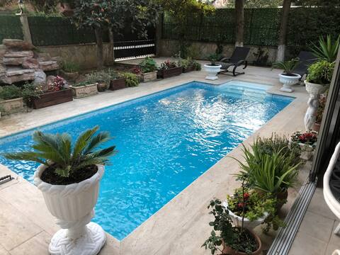 Detached Villa with Heated Pool and Waterfall