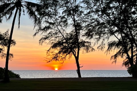 2 Bedroom Luxury Condo- Direct Pool & Beach Access