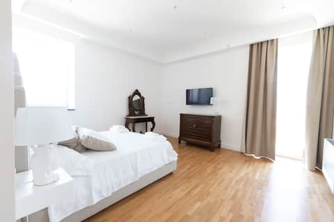 Lovely apartment with terrace and sea view