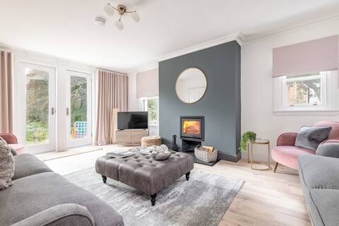 Stunning Dalchenna w/hot tub & huge garden