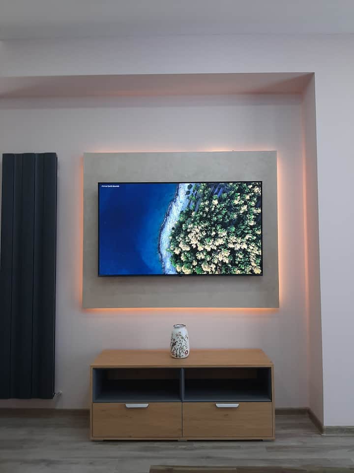 Télévision connectée LG + Netflix avec éclairage RVB colorant réglable