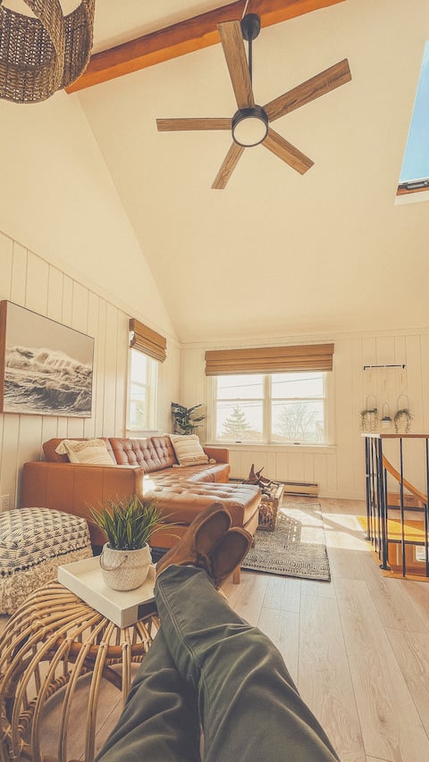Top Airbnb: Book for Fall -Bay Beach, Sunsets, Dog Friendly. in North Eastham