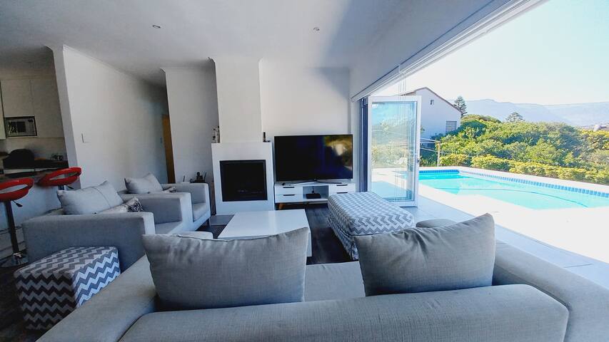 Beach, Mountain & Pool side home – no loadshedding gallery image 5