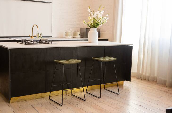 Fabulous Soho Style Loft in heritage building gallery image 3