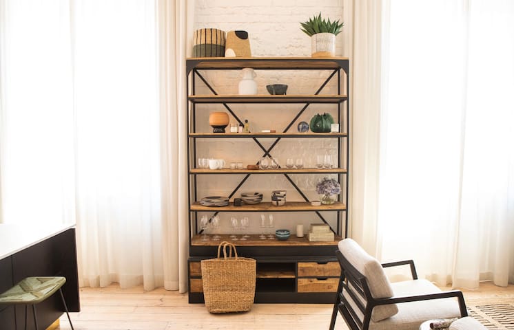 Fabulous Soho Style Loft in heritage building gallery image 2