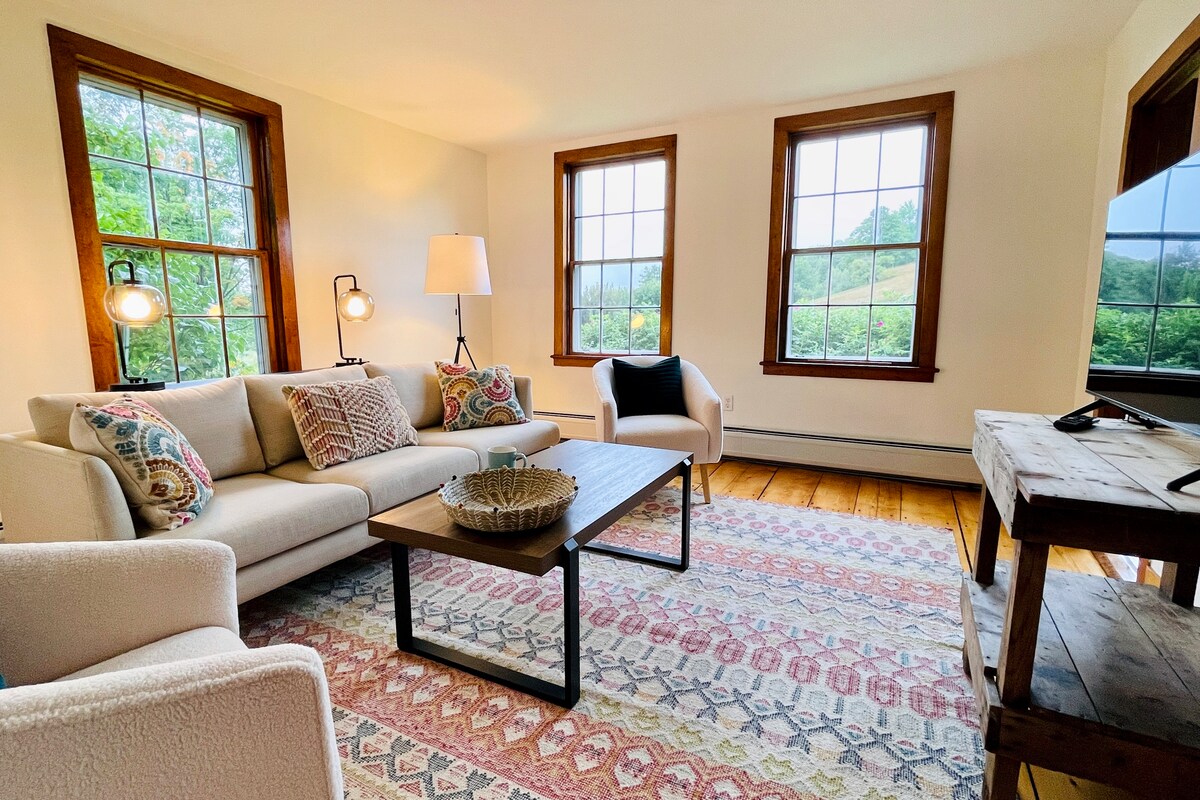 Top Airbnb: Serene renovated farmhouse w/private swimming pond in Barre / Montpelier