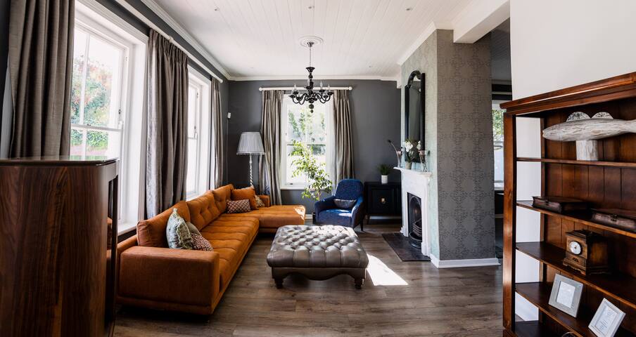 Stunning 3 bedroom Victorian Heritage Home gallery image 4