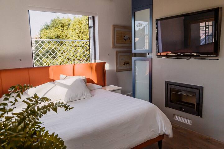 Stunning 3 bedroom Victorian Heritage Home gallery image 5