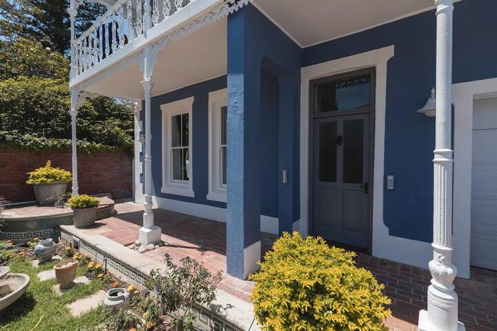 Stunning 3 bedroom Victorian Heritage Home gallery image 2