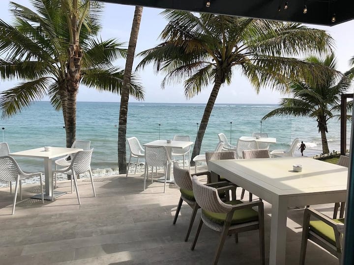 Charming Studio Steps to the Beach and Bars! Hotels for Rent in