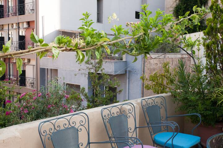 3 Unique Apartments – 1 Building – Rooftop! EP9GUT gallery image 2