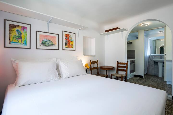 3 Unique Apartments – 1 Building – Rooftop! EP9GUT gallery image 5