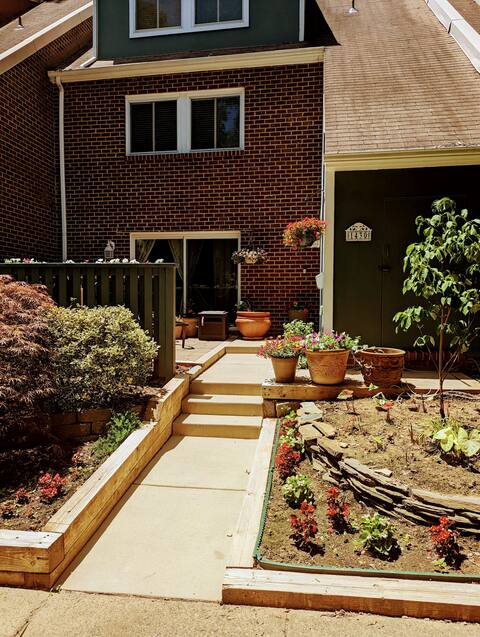 Feel right at home in this spacious 4 bd townhome!