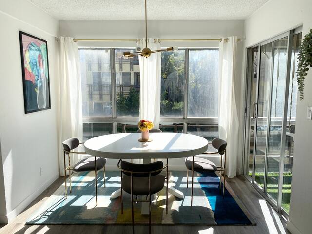 High-end remodeled 2bed/2bath with Pool gallery image 5