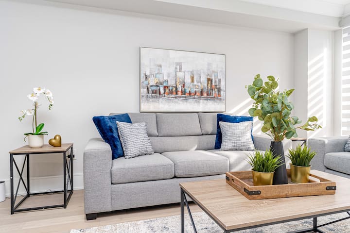 Luxury 4 bedroom house near the Lake gallery image 2