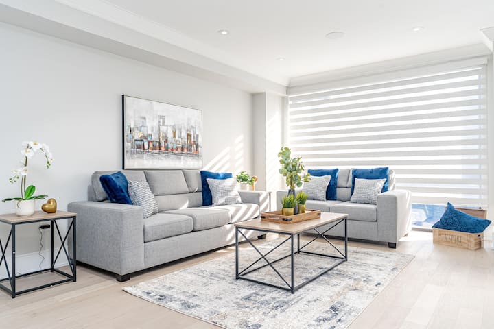 Luxury 4 bedroom house near the Lake gallery image 3