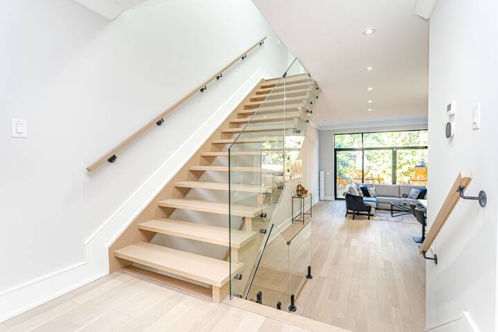 Luxury 4 bedroom house near the Lake gallery image 5