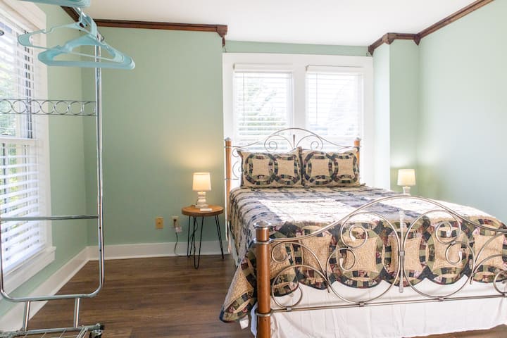 Спалня №3 с двойно легло.