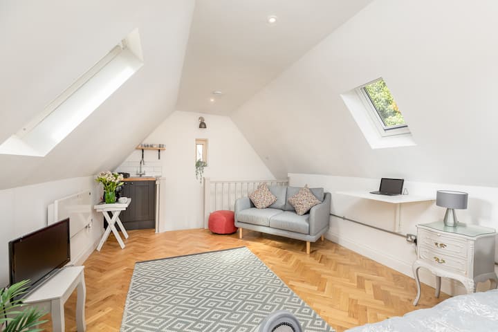 Converted Rural Annexe Within A Period Property - Melksham
