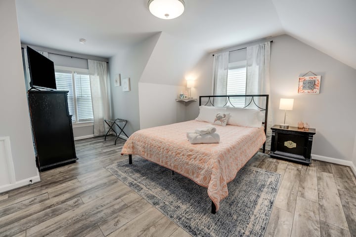 Bedroom #2  Second floor, Spacious, Queen size bed, Smart TV