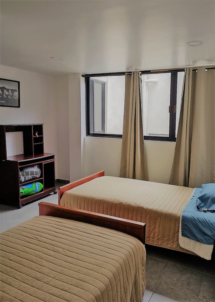 segunda habitación con dos camas indivuduales