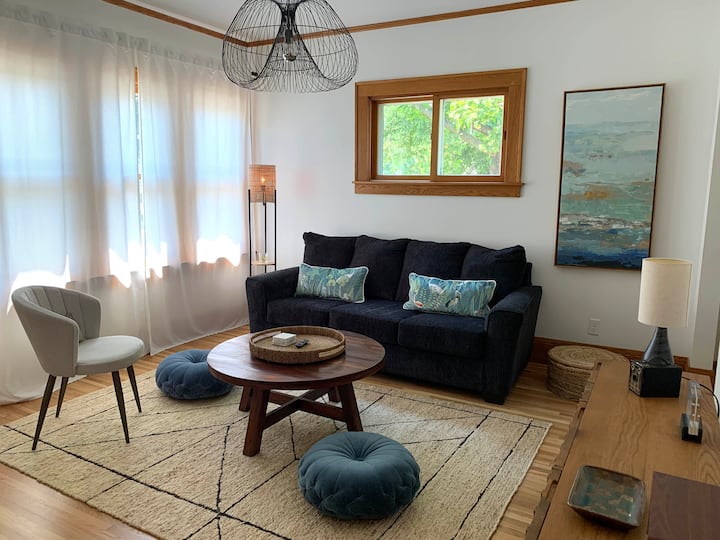 Entire 2 Bedroom Cottage Near Downtown St. Paul - Saint Paul, MN