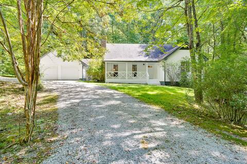 Sewanee's back porch central to campus & fields!