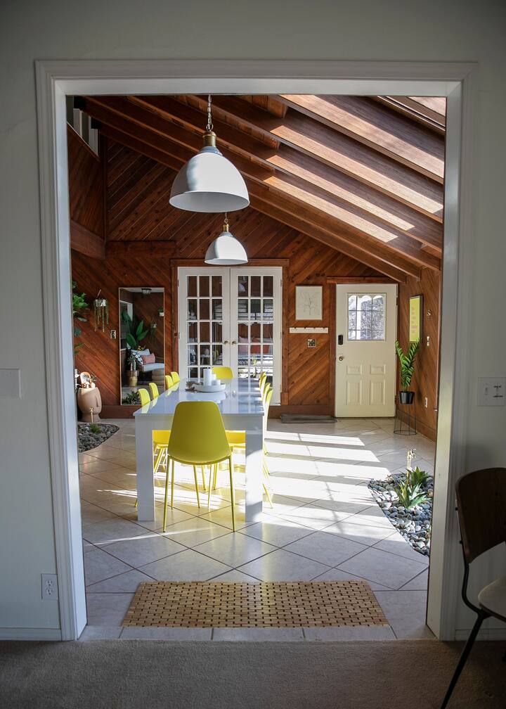 4 BR, Sunroom Dining, Family friendly + Game Room Houses for Rent in