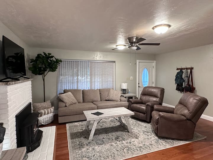 Cozy 3 Bedroom House Near The Sac River In Redding - Redding, CA