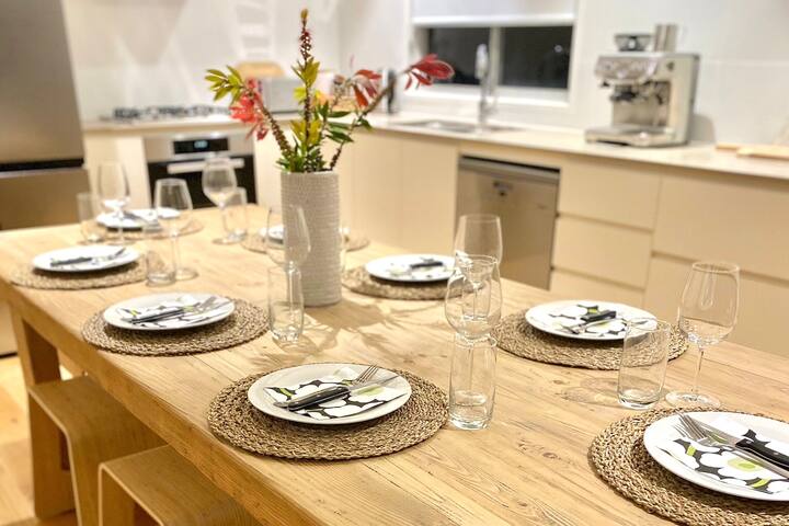 Fabulous 4 bedroom beach cottage in Point Lonsdale gallery image 4