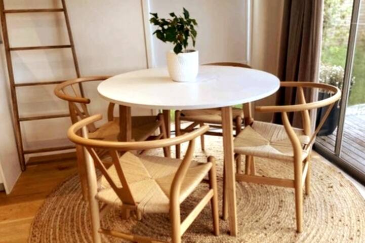 Fabulous 4 bedroom beach cottage in Point Lonsdale gallery image 5