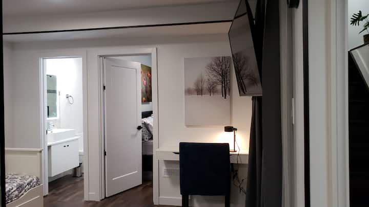The Nest Your Modern Bright, Independent Apartment - Hamilton