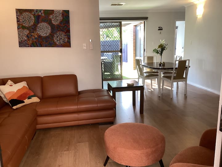 Paradise In Alice Springs, 
2 B/room & Carport - Australia