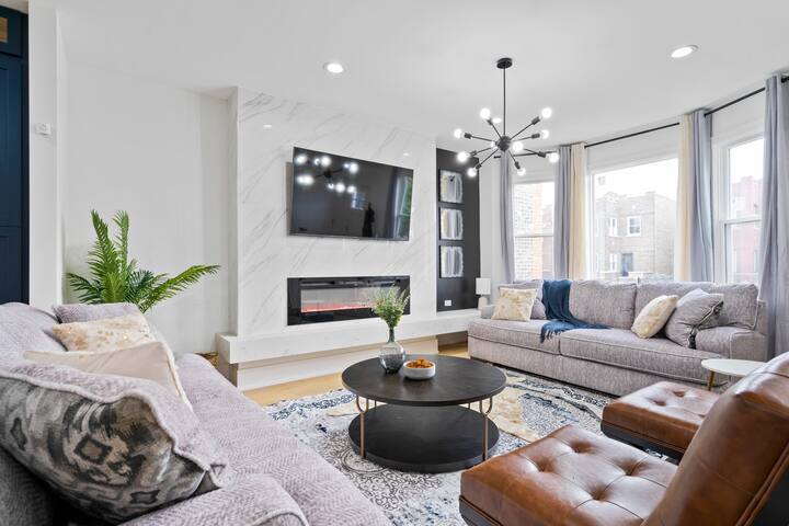 Great location! Spacious 6BD Home + Garage! gallery image 3