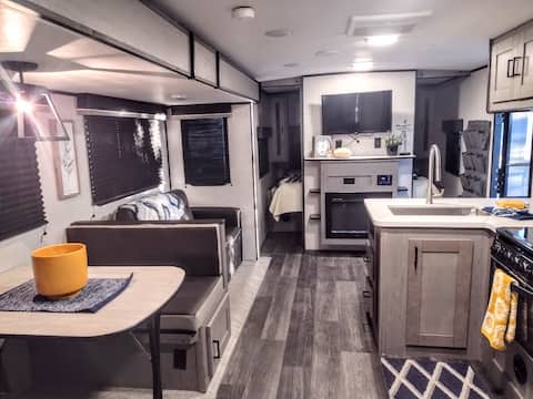 Cozy Camper in the Heart of Town