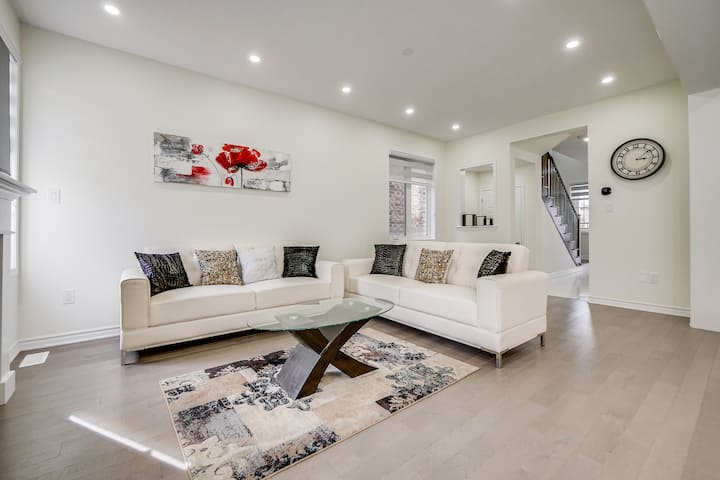 Warm & Cozy Home W/3 Bedrooms  Free Wifi & Parking - Milton