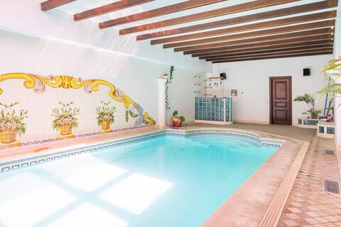 Two rooms, lots of fun at the pool
